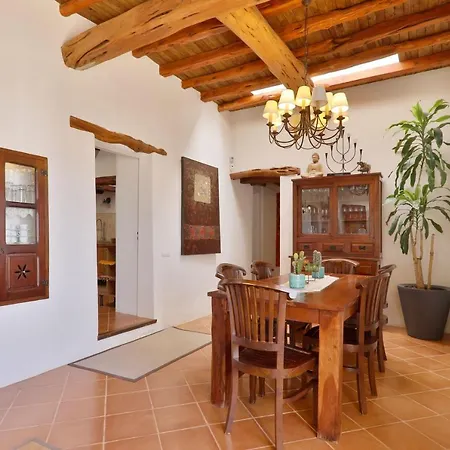 Caseres Villa Santa Eularia des Riu