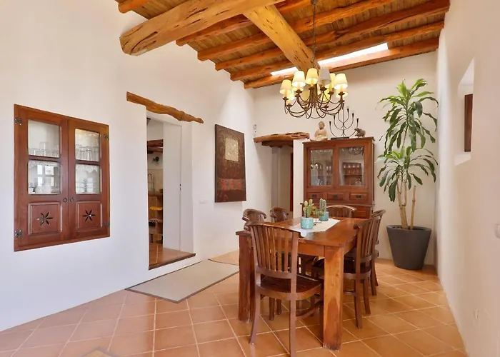 Caseres Villa Santa Eularia des Riu